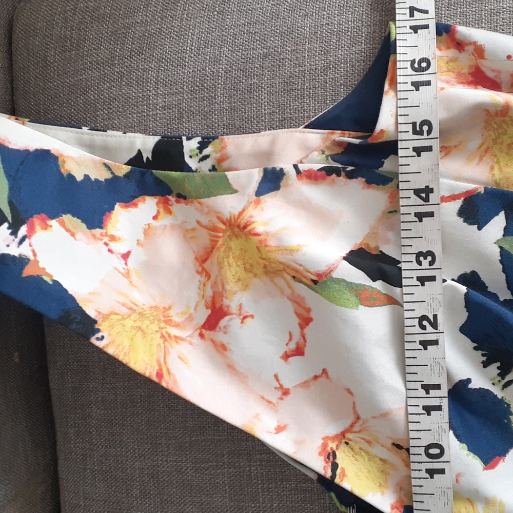 J.crew Cottagecore  fit and flare  floral vneck  dress size 8 - Picture 14 of 17